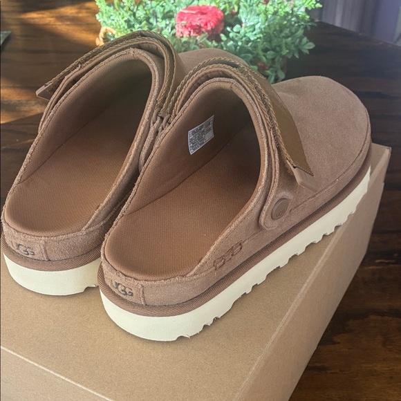 UGG Tan Suede Goldenstar Clog - Picture 4 of 9